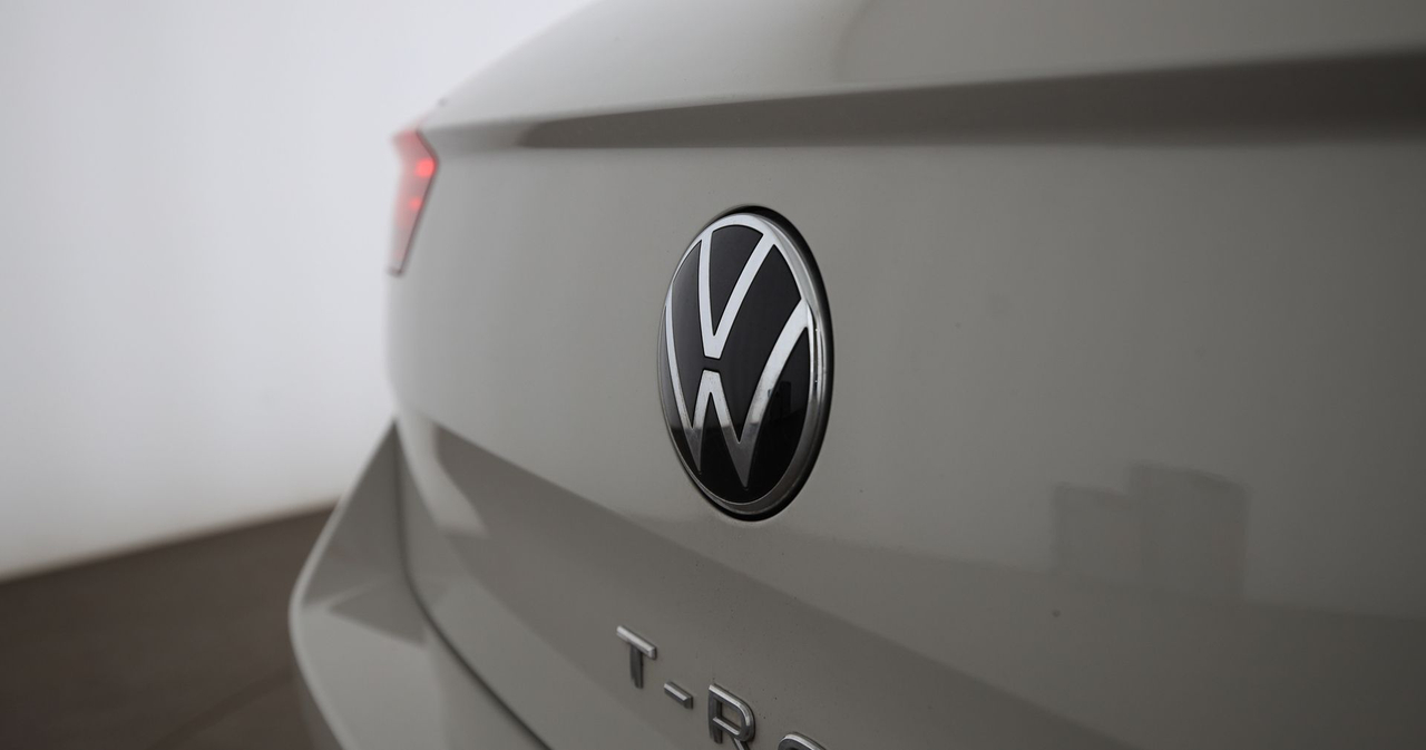 Volkswagen T-Roc — photo 13