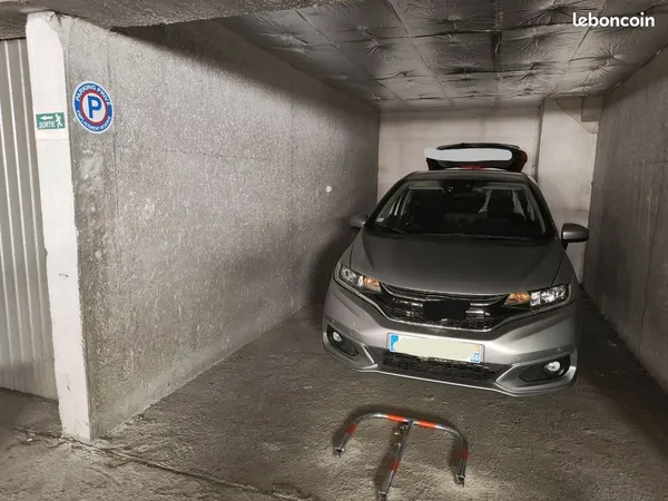 Parking 18 m2 couvert et sécurisé