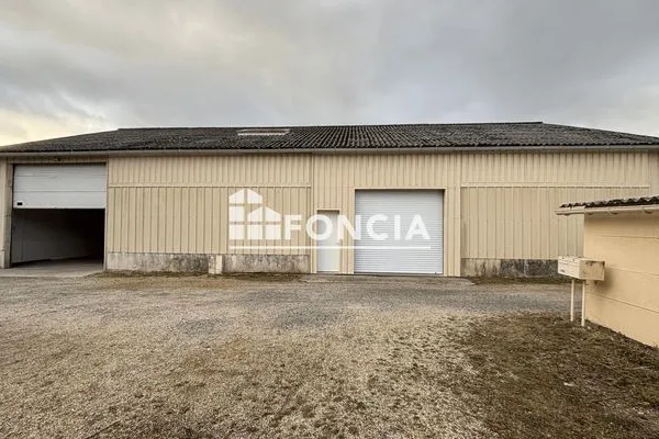 Local 3 pièces 220 m²
