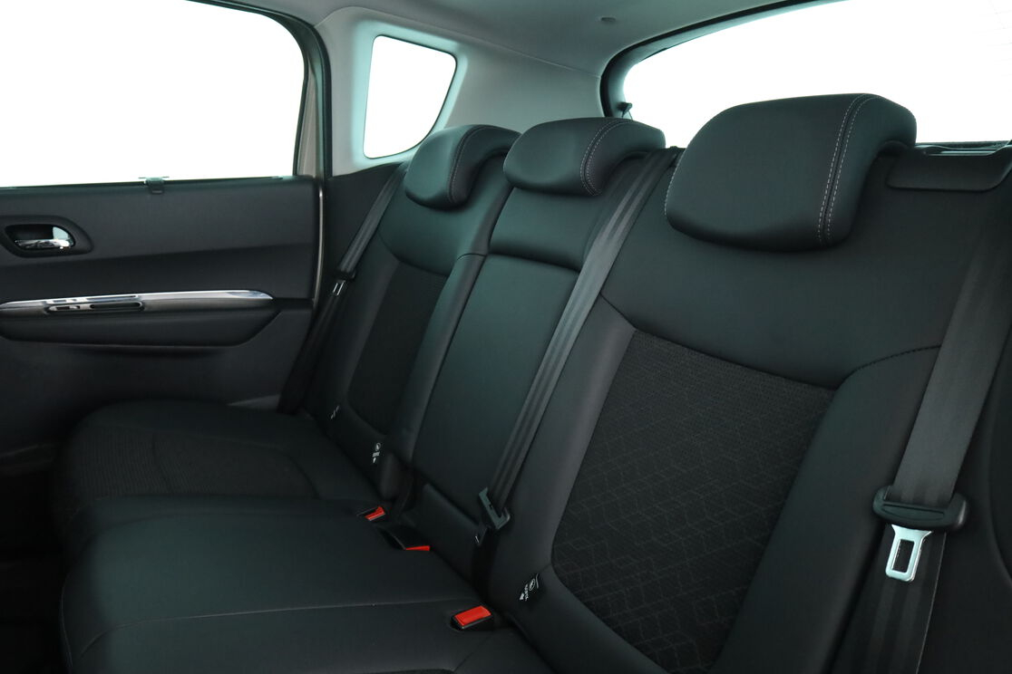 Peugeot 3008 1.6 Blue-HDi Allure — photo 13