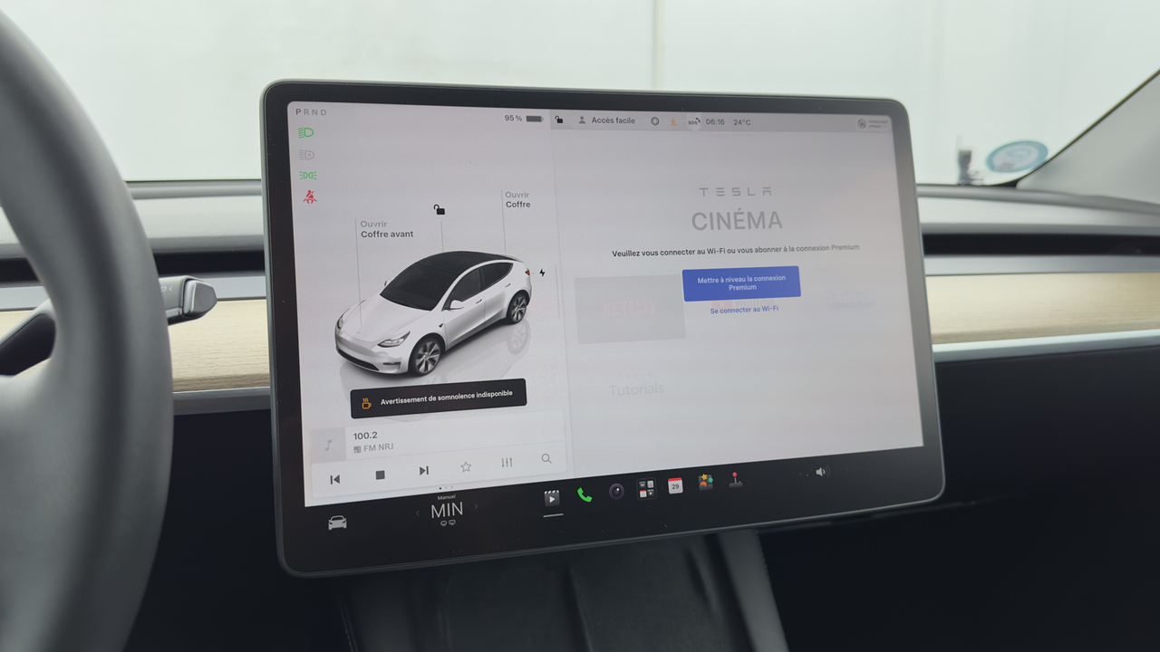 Tesla MODEL Y Standard RWD — photo 23