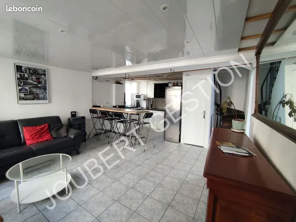 Appartement T3 de type maison de ville avec cour à ECOUEN