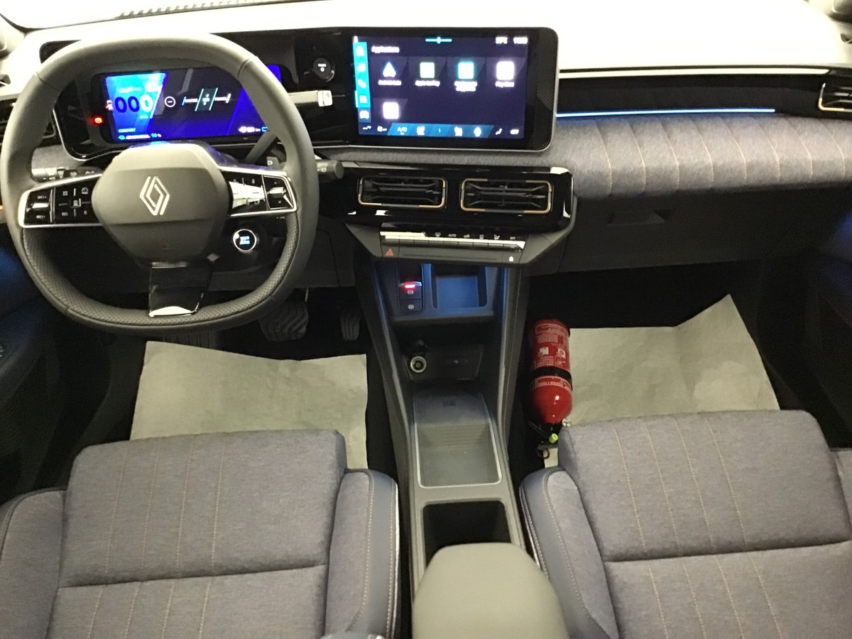 Renault R4 — photo 11