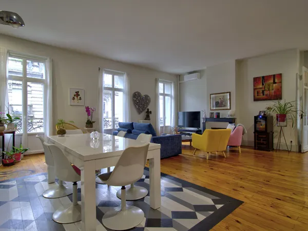 AGEN HYPER CENTRE - Appartement entièrement rénové de 147m² avec garage et cave en coeur de ville qu