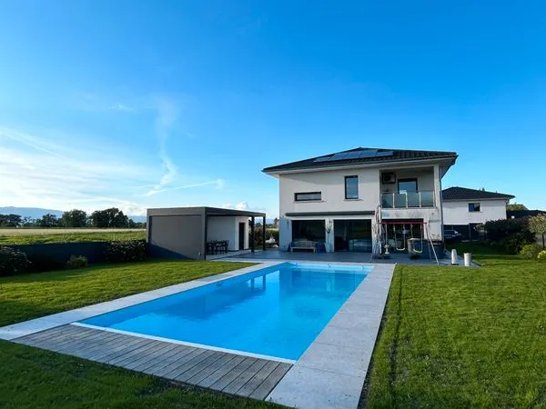 Villa contemporaine avec vue dégagée, piscine et grand espace aux portes de Genève - à Veigy-Foncene