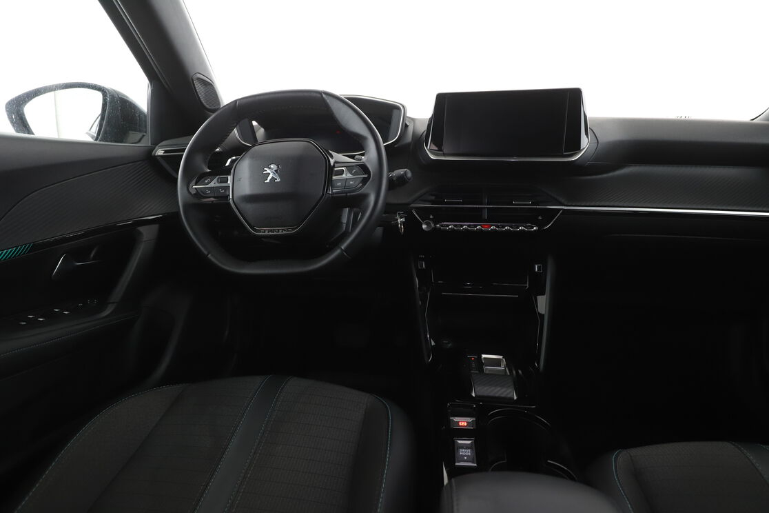 Peugeot 2008 1.5 Blue-HDi Allure Pack EAT8 — photo 12
