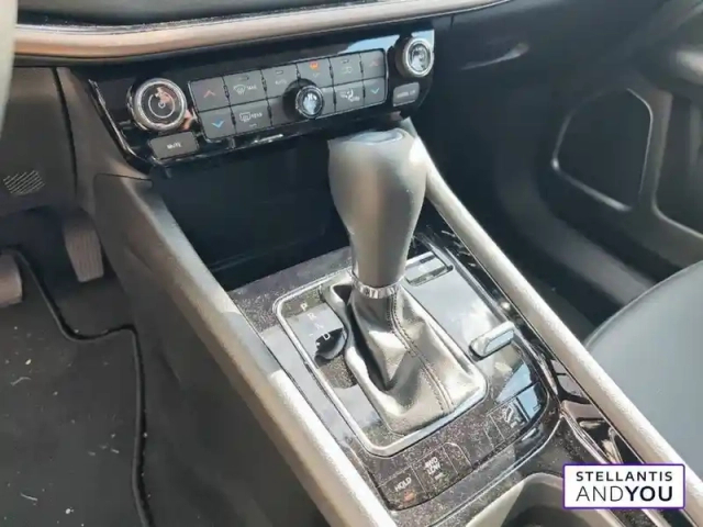 Jeep Compass 1.3 phev t4 240 ch 4xe eawd — photo 21
