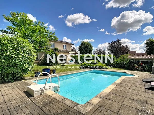 MIONNAY - MAISON 4 CHAMBRES - AVEC JARDIN PISCINE et GARAGE - AU CALME