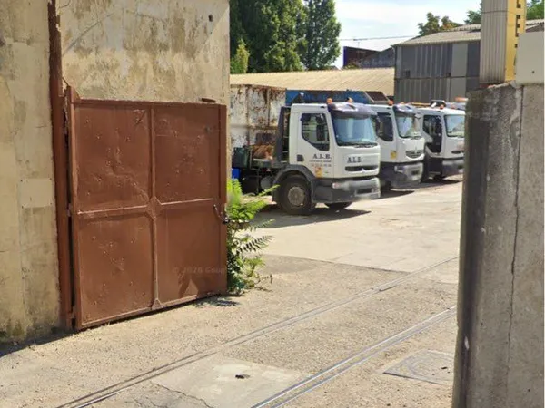 Local de stockage - dépôt commercial