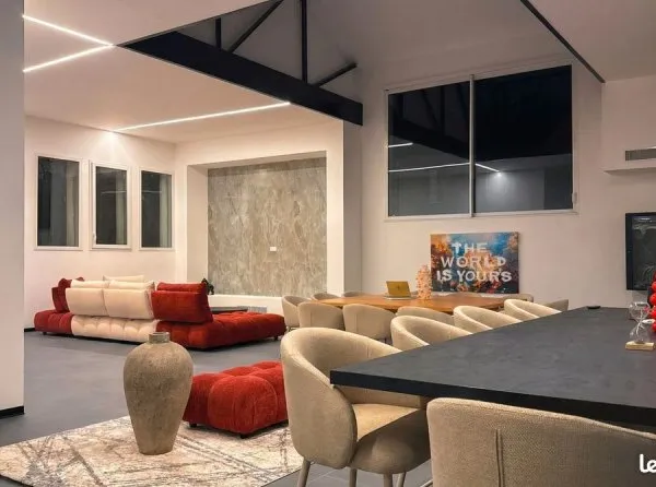 Bureaux 235 m² LE COTEAU