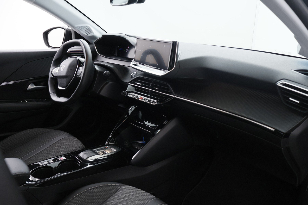 Peugeot 208 — photo 30