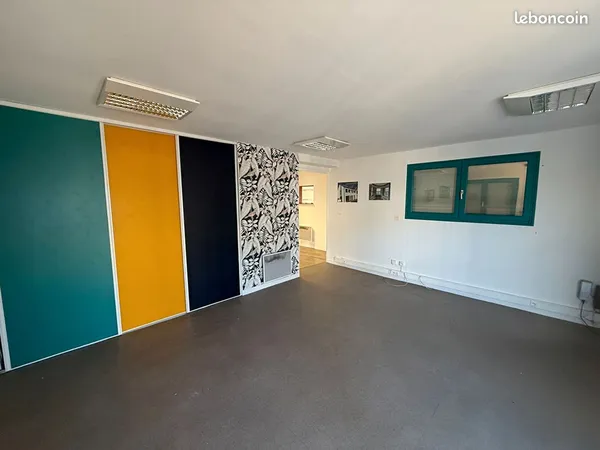 Local 255 m² LAMBALLE