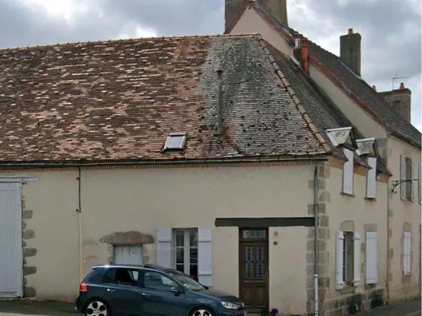 Maison centre Gouzon avec garage, remise et poêle