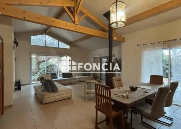 Aiffres - grand pavillon de plain-pied de 158 m² avec jardin clos et arboré