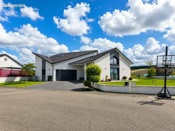 Maison 140 m² - Terrain 700 m² - RT 2012 - Domotique - Aucun travaux - Posez vos valises et profitez