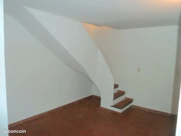 A louer appartement 55 m2 Aix centre, en triplex avec petite terrasse