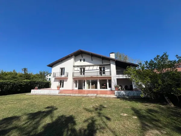 Maison 15 pièces 350 m²