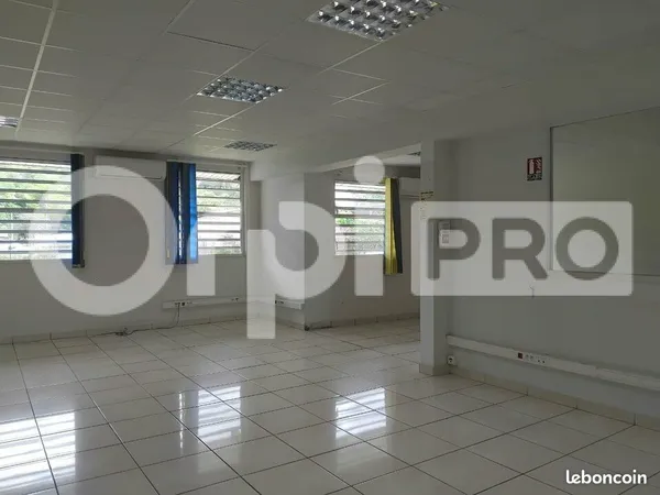 Bureau 93 m²