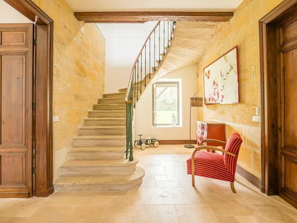 Maison de Maitre parfaitement rénovée avec dépendances et parc arboré