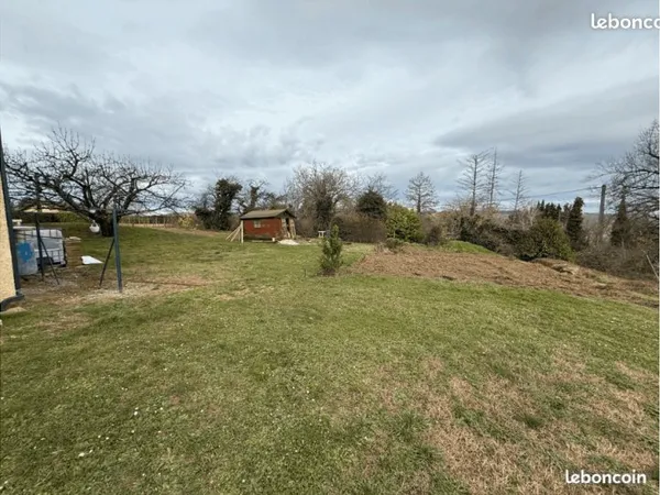 Terrain constructible 771 m² - Vue dégagée & Calme (Accès A7 Lyon)