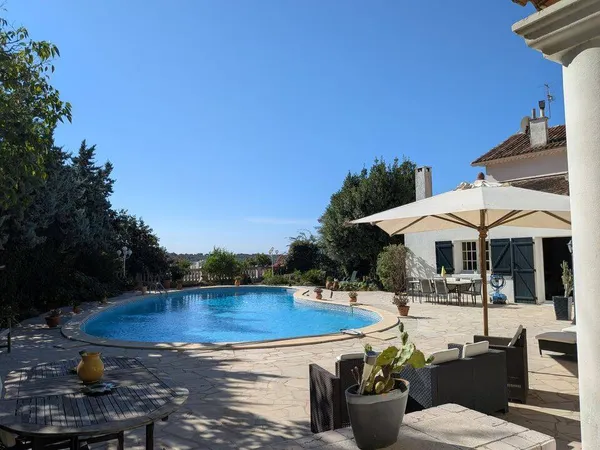 Villa 11 pièces 300 m²