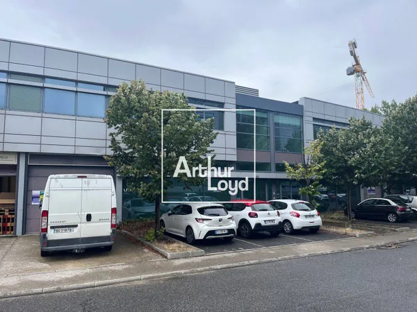Local d'activité 808 m²