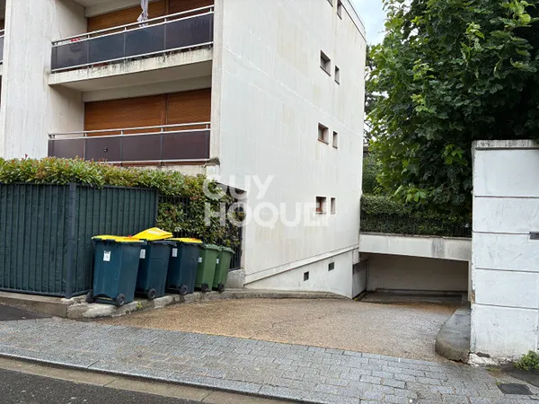 BOX RUE HOCHE