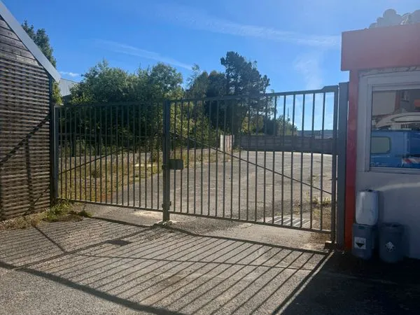 Local commercial 1264 m² SAINTE GENEVIEVE