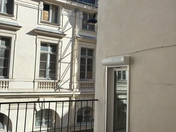 Deux pièces avec terrasse au Palais Royal