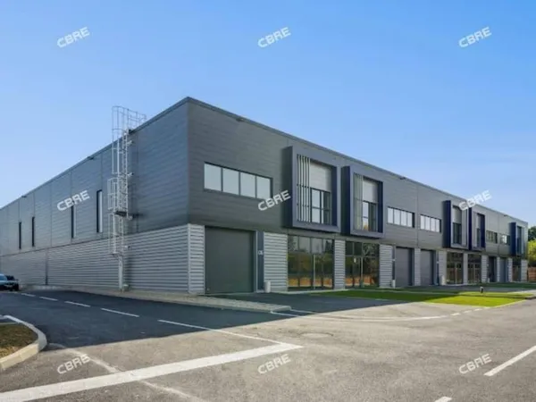 Local d'activité 5441 m²