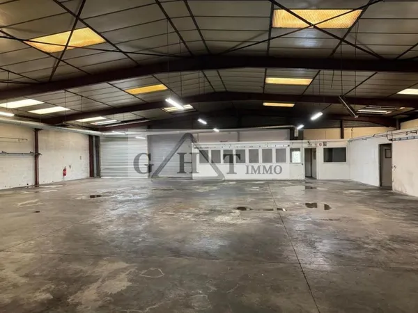 Entrepot indépendant 700 m2 a louer Thorigny sur Marne