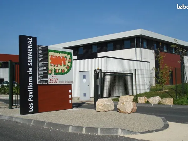 A LOUER-BATIMENT D'ACTIVITES 400m2