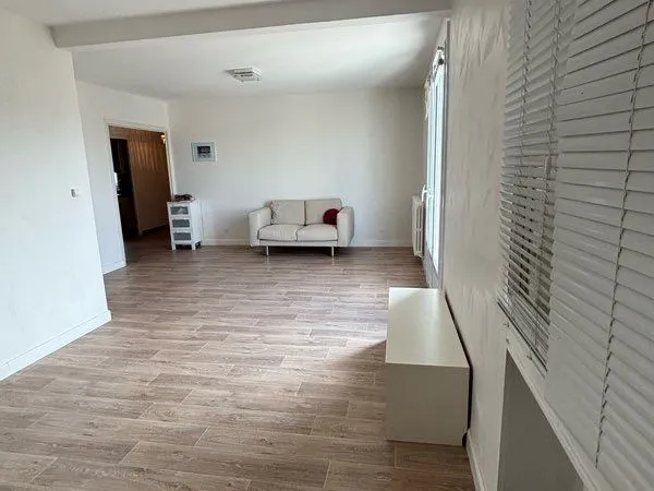 Appartement traversant dernier étage