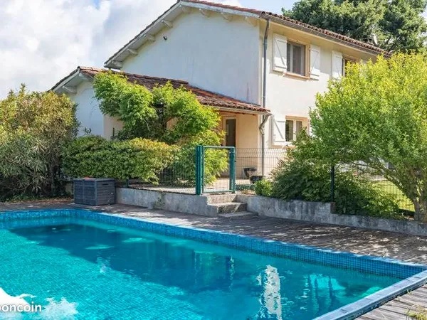 Maison 9 pièces 233 m²