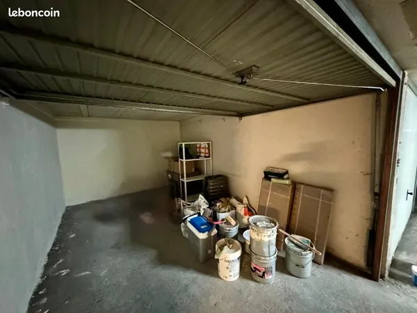 Garage à vendre, Fabron
