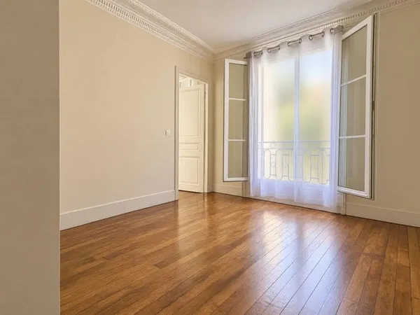 -92130 - ISSY-LES-MOULINEAUX - APPARTEMENT T2 -LUMINEUX --CAVE- MÉTRO - TRAM