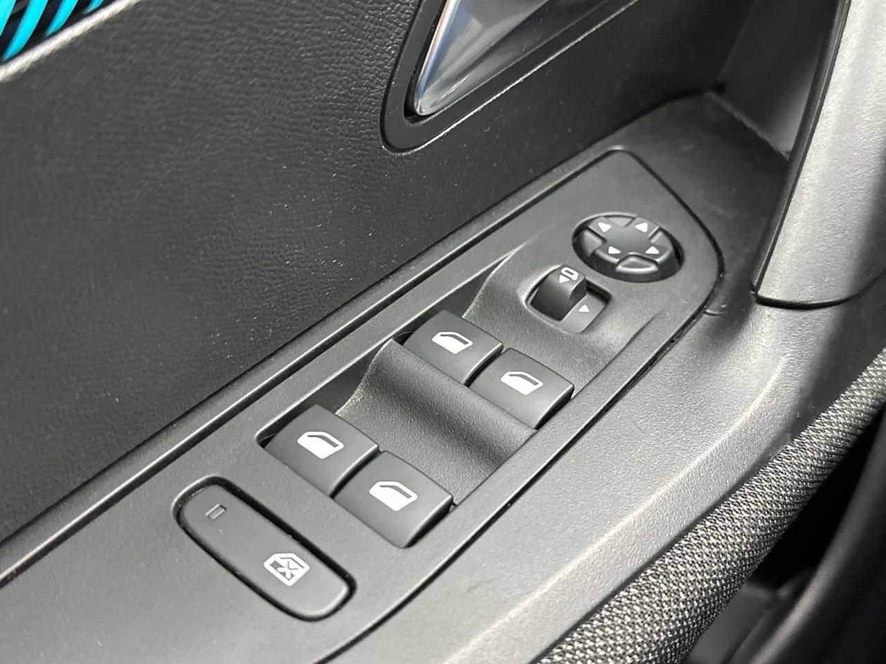 Peugeot 2008 puretech 100 s&s bvm6 style — photo 15
