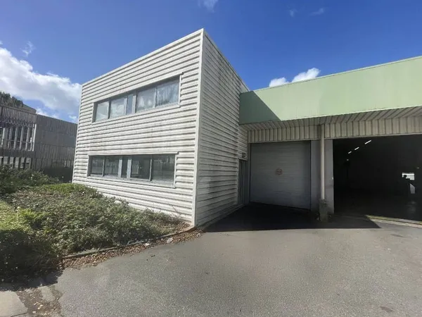 Local d'activité 220 m²