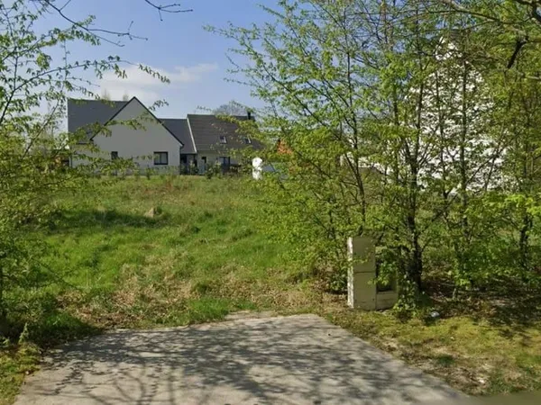 Terrain 988 m²
