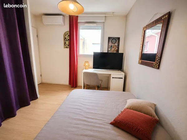 Chambre colocation meublé climatisé, tv connecté Piscine