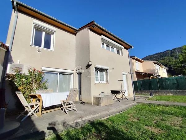 Maison avec beau jardin