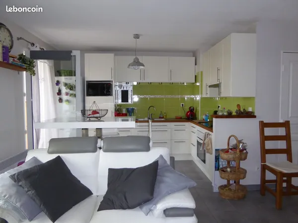 Très agréable T2 50 m² avec terrasse et grand garage