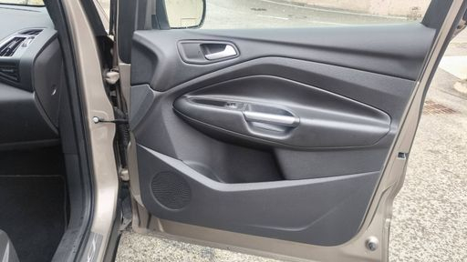 Ford Kuga 2.0 TDCI 150 4X2 - Titanium – 2019 – 111039 km – Diesel – Boîte Manuelle — photo 11