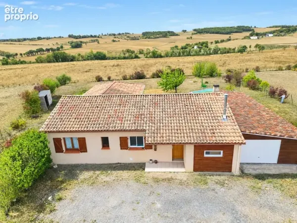 Maison de plain-pied avec terrain de 2520m2 clôturé