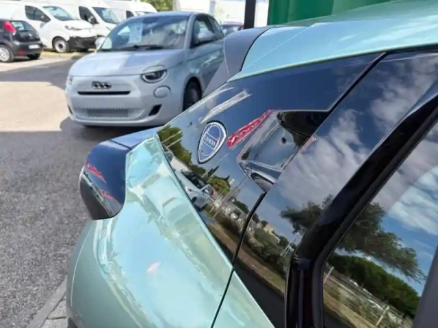 Lancia Ypsilon elettrica 156ch 54kwh 4cv (certinergy 6100? déduit) — photo 8