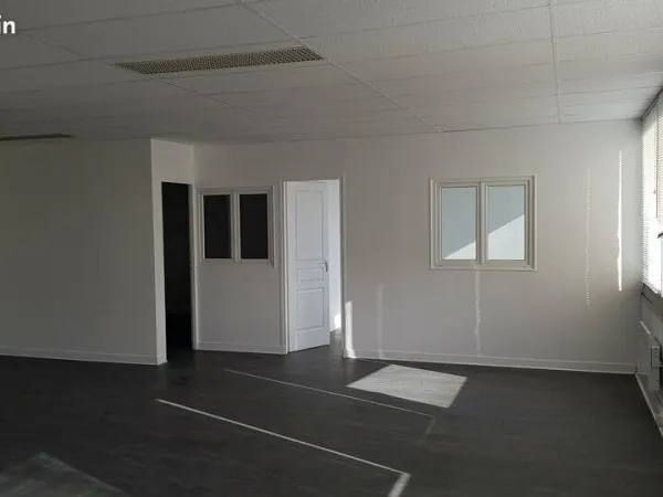 LOCAL D'ACTIVITE 310 m² LISSES