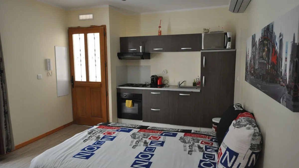Photo 1