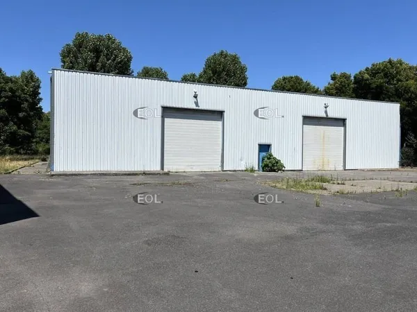 Local d'activité 2 pièces 712 m²