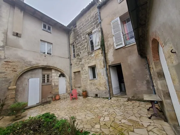 Centre ville de Marmande maison de carractère avec jardin et garage