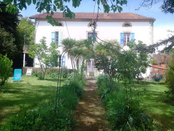 Vends maison gasconne traditionnelle dans beau parc ombragé, vue Pyrénées 245m²